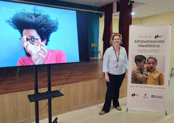 Niños y adolescentes de Madrid aprenden a detectar desinformación en talleres del Observatorio Complutense